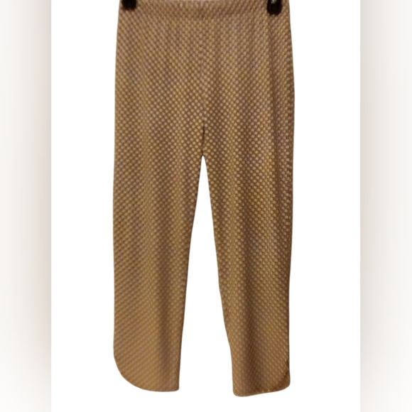 Chico's - NWOT, Cropped Tan Pants W/White Diamond Design,  Elastic Waist, Size 0 - Picture 4 of 8